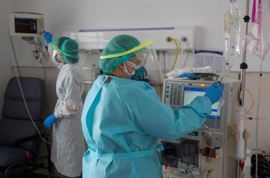 Los pacientes en UCI se mantienen en 73 en Galicia
