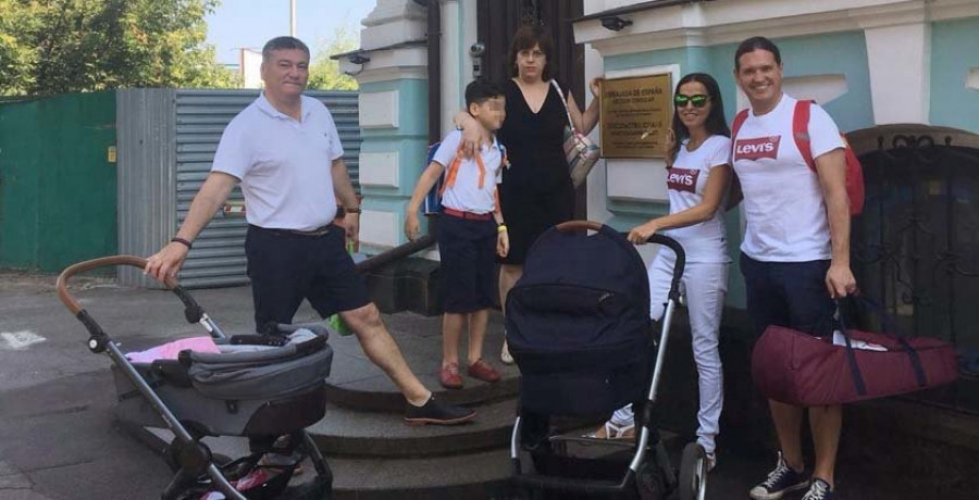 La embajada en Kiev recibirá mañana a las familias atrapadas con hijos de vientres de alquiler