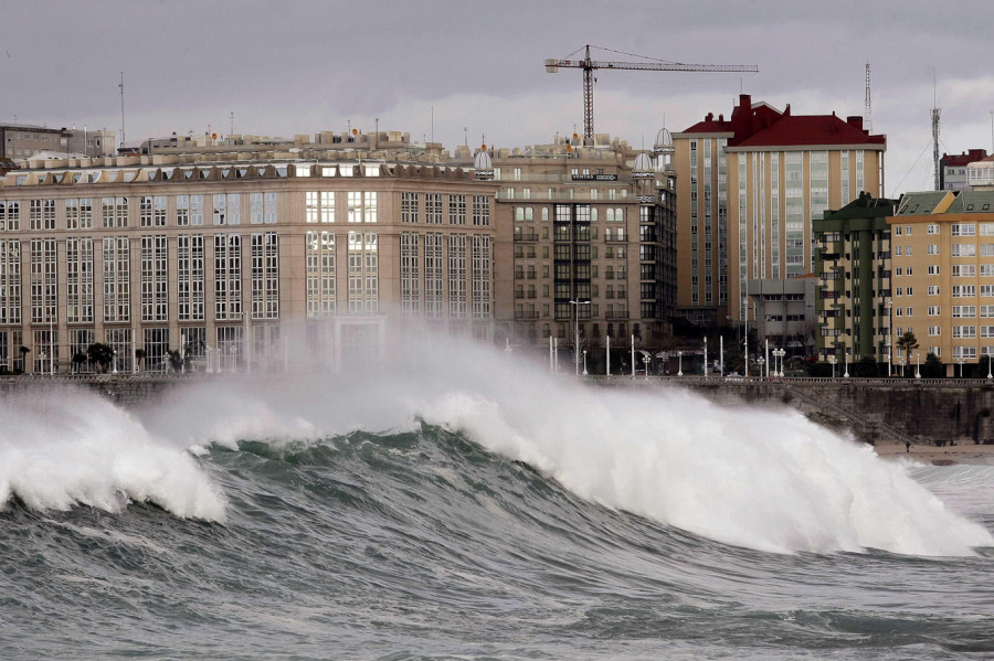 Cerrados mañana la Torre de Hercules y el CIAV por mal tiempo