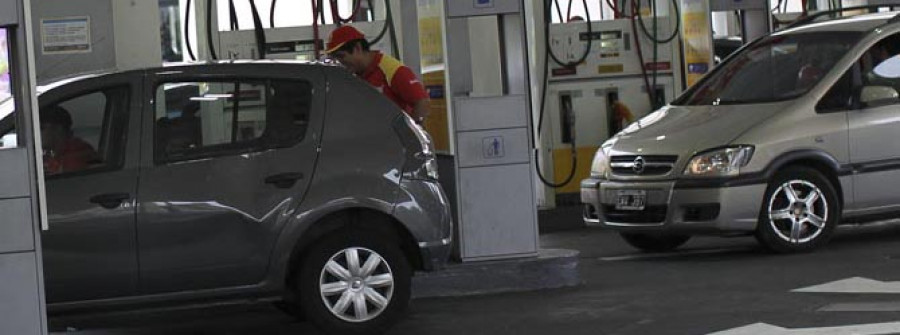 Las ayudas para la compra  de coches hacen aumentar la venta de carburantes en España