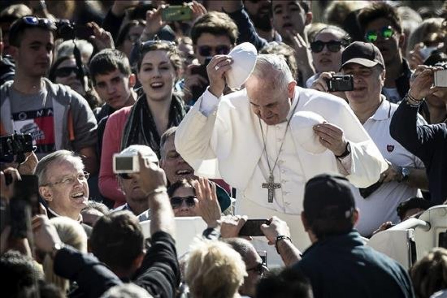 El papa Francisco afirma que la desigualdad de retribución entre géneros es un escándalo