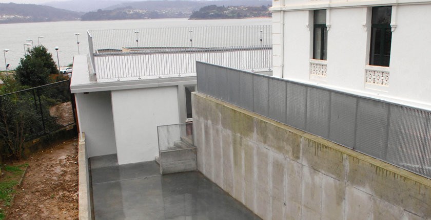 El Ayuntamiento invierte 100.000 euros en la cubierta del patio del Sada y sus Contornos