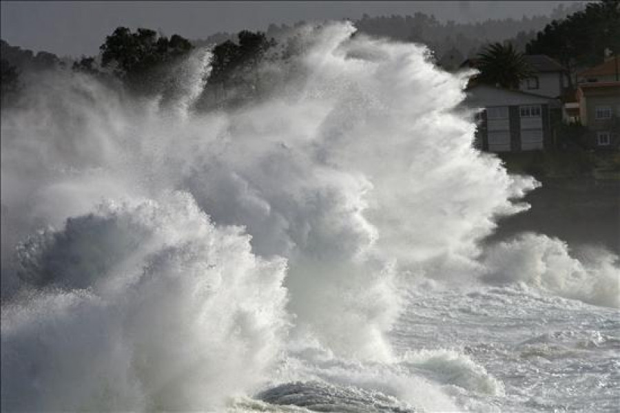 El puerto exterior coruñés registró olas de más de 15 metros en 20 segundos