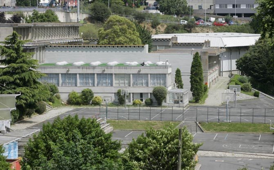 Un positivo obliga a confinar un aula de infantil en el Santa María del Mar de A Coruña