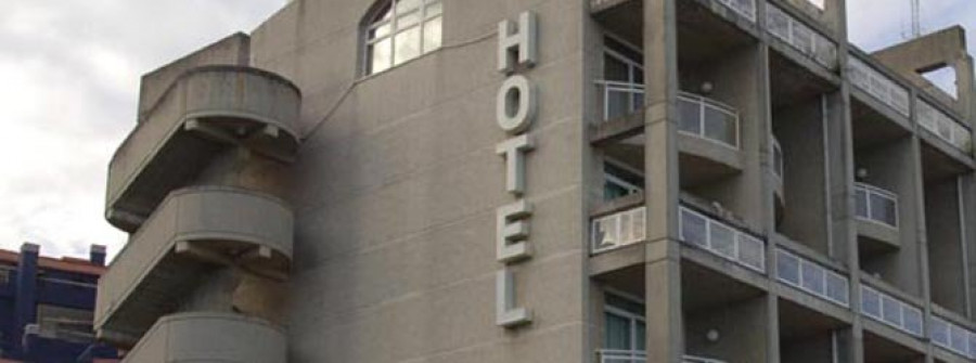 La oposición de Sada vota en contra de la compra del hotel y el BNG acusa a Anido de corrupción