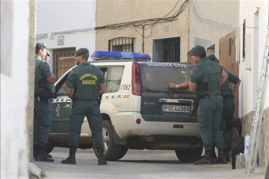 Siguen las negociaciones con el fratricida de Gérgal, atrincherado en su casa