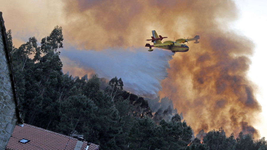 Extinguido el fuego de Lousame tras quemar 41 hectáreas