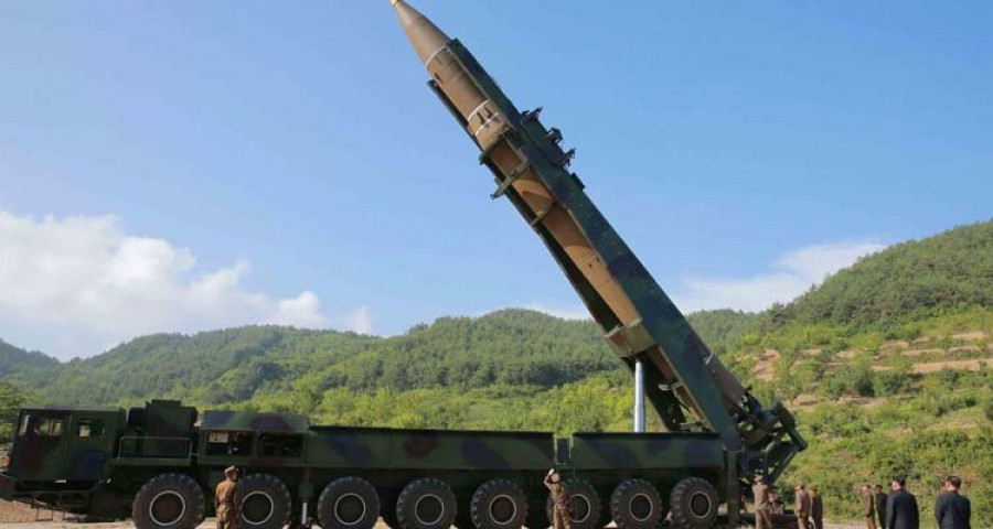 Pyongyang lanza un misil sobre Japón para probar que llegará a Guam