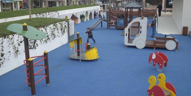 Los vecinos estrenan la plaza de As Conchiñas tras casi dos años en obras