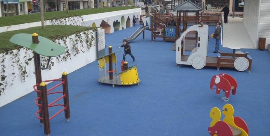 Los vecinos estrenan la plaza de As Conchiñas tras casi dos años en obras