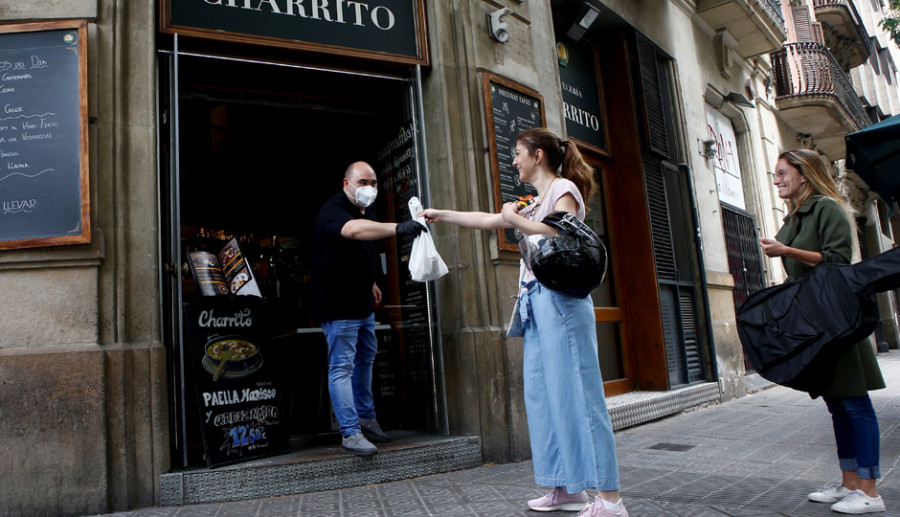 España registra un ligero aumento de muertes con 185 nuevas, mientras los casos se duplican