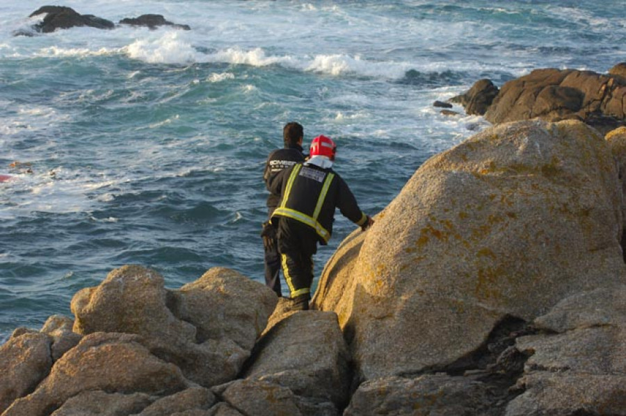 Fallece un percebeiro al caerse al mar en Laxe