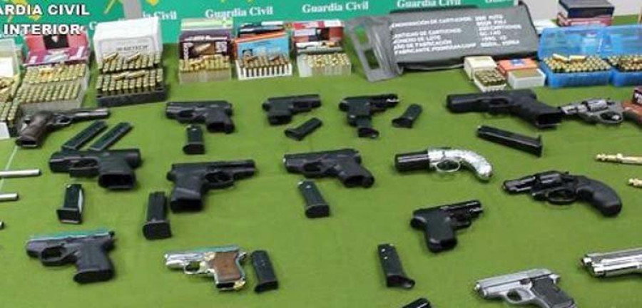 Detienen a 30 personas, una de ellas en Teo, de una red nacional de compraventa de armas de fuego