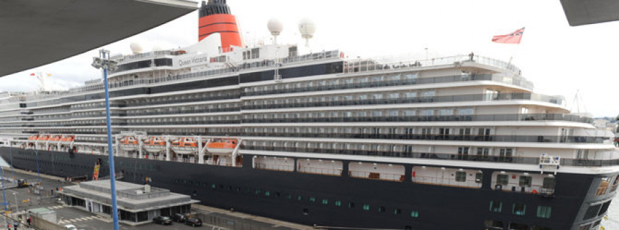 Casi 3.000 viajeros llegan a A Coruña  a bordo del crucero “Queen Victoria”