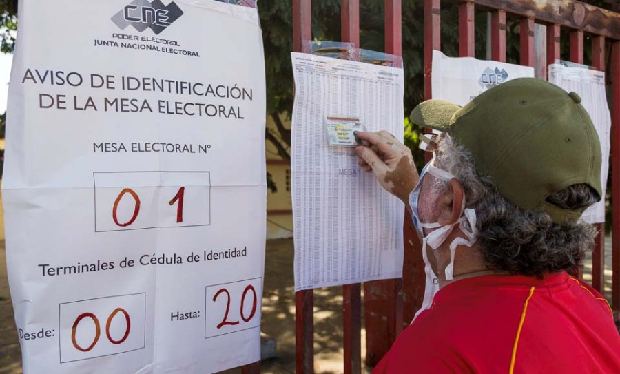Venezuela vota a cuentagotas en unas parlamentarias cuestionadas