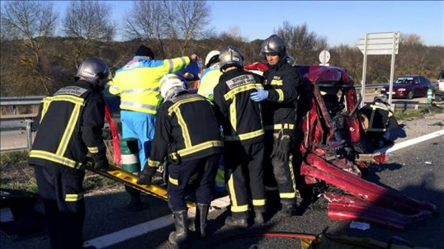 Seis muertos y tres heridos durante el fin de semana en accidentes de tráfico