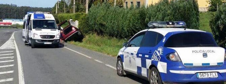 Un vecino de Cedeira de 58 años muere tras una salida de vía del vehículo que conducía