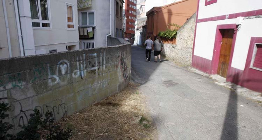 Los empleados de Cespa denuncian que la suciedad se está acumulando en las calles de la ciudad
