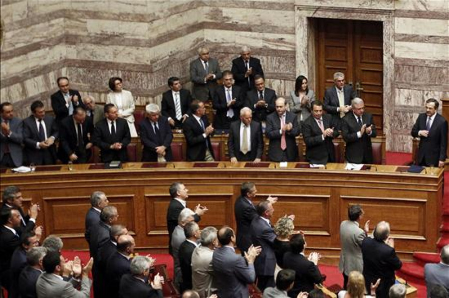Continúa el debate de investidura del gobierno griego con críticas de la oposición