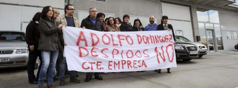 El modisto Adolfo Domínguez comunica a los sindicatos su intención de hacer un ERE