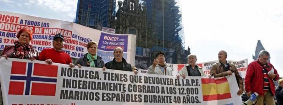 Los marinos mercantes gallegos denuncian en Santiago que Noruega no paga sus pensiones