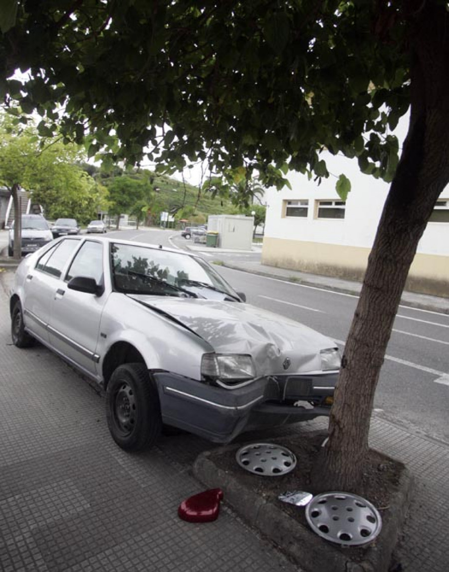 BETANZOS-La Policía retiró de las calles en 2013 una veintena de coches abandonados