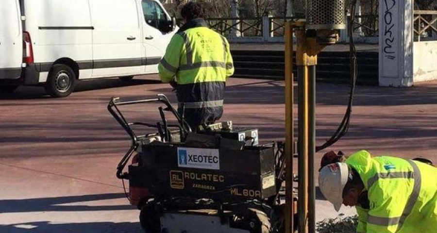 Oleiros suspende las obras de instalación de la cubierta del parque de la laguna de Mera