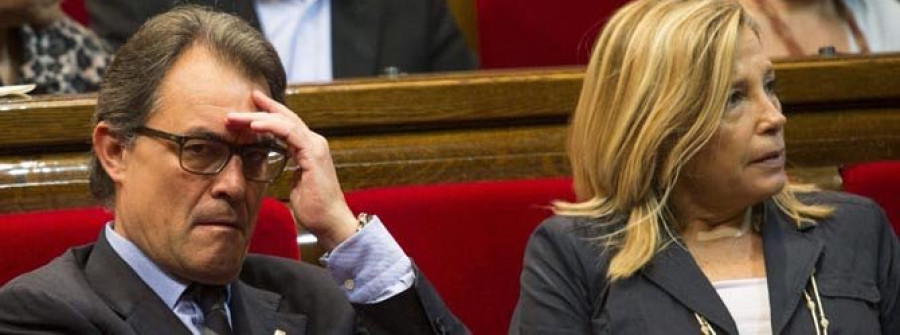 La vicepresidenta de Cataluña niega que existan “grietas” entre ella y Mas