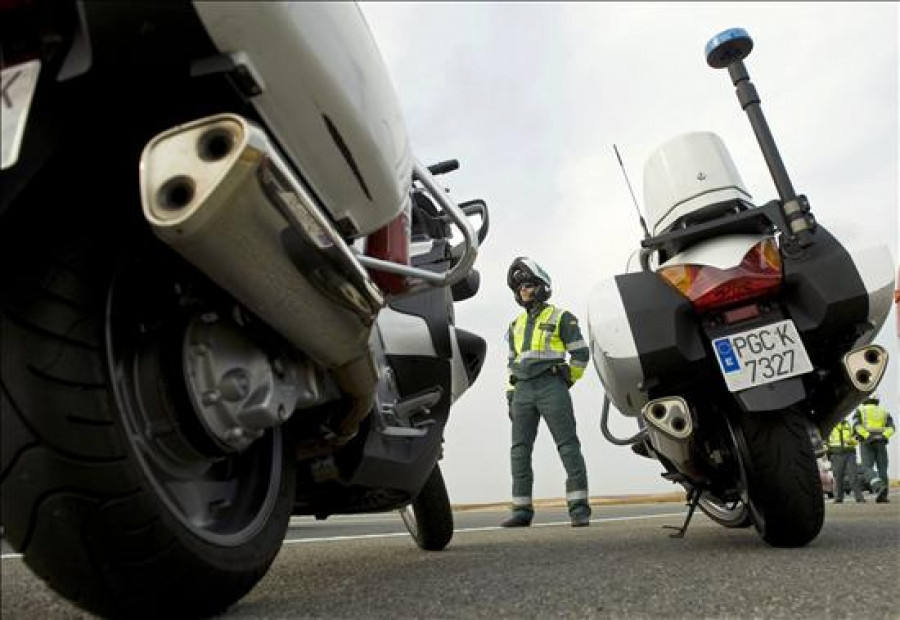 Dos conductores quedan atrapados tras sendos accidentes en Culleredo y Chantada