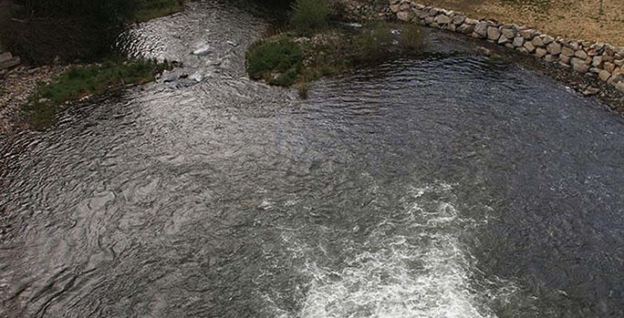 Cambre encarga a Emalcsa y la UDC un estudio para evitar los casos de turbidez del agua