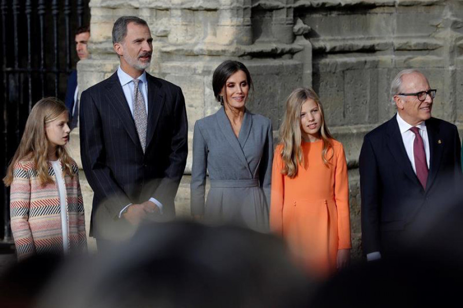 Cientos de personas reciben a la princesa de Asturias