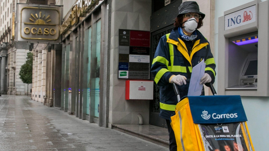 Trabajadores de Correos en A Coruña realizan paradas de dos horas para pedir que se cubran bajas y vacaciones