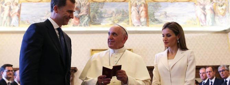 Los reyes invitan al papa a España y hablan del paro juvenil e Iberoamérica