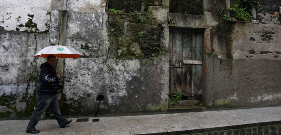 Amigos do Casco Histórico advierte de la ruina de una veintena de casas