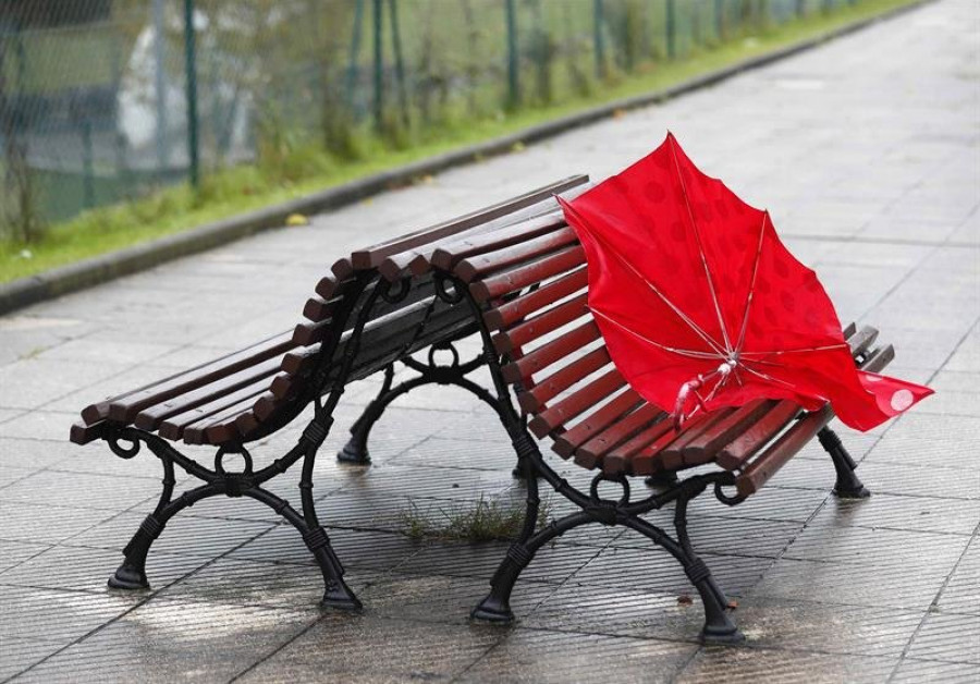 Mal tiempo A Coruña: lluvia y viento al paso de un frente atlántico