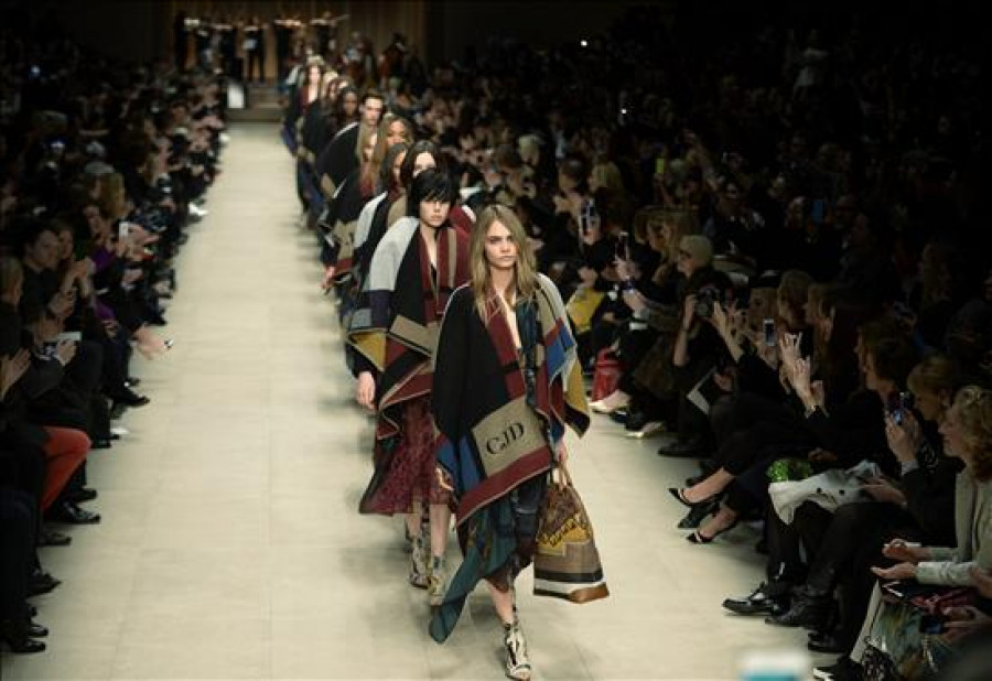 El desfile de Burberry, el más concurrido de estrellas en Londres