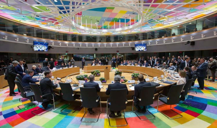 Bruselas advierte a España de que puede incumplir los objetivos de reducción de déficit y deuda en 2020