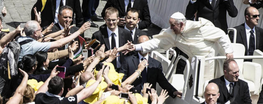 El papa pide a los cristianos que convivan con fraternidad al canonizar a dos palestinas