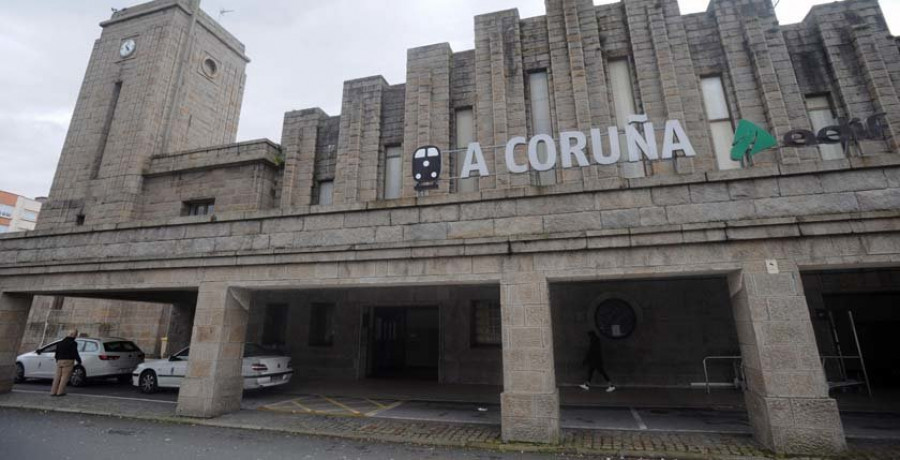 Fallos en la web de Renfe por el Black Friday provocan caos en la estación de A Coruña