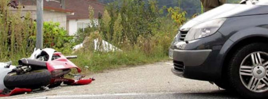 Fallece un motorista de 21  años al salirse de la carretera  y estrellarse en Redondela