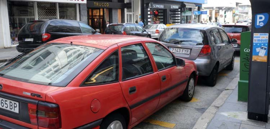 Crece el aparcamiento irregular en zona amarilla para no pagar la ORA