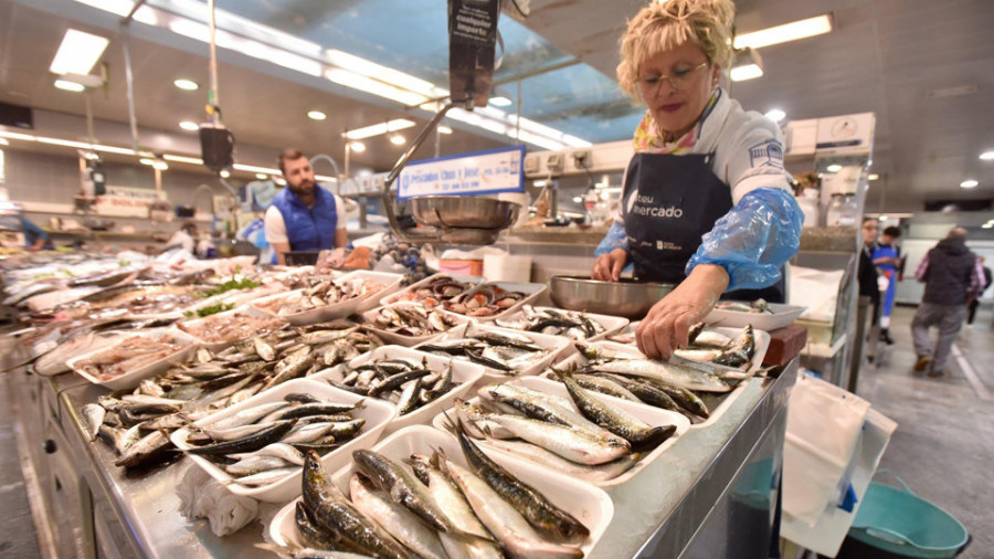 El Ayuntamiento de A Coruña licita la concesión de 32 puestos en los mercados municipales