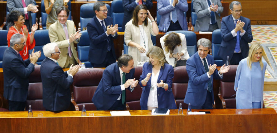 Podemos pierde la moción contra Cifuentes después  de un largo y tenso debate