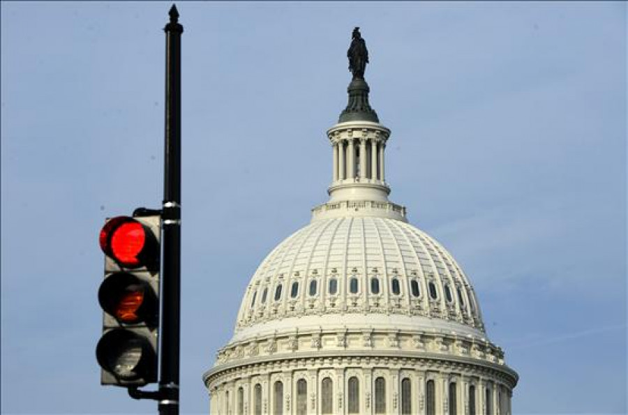 Reabren Congreso tras incidente con disparos que empezó frente a Casa Blanca