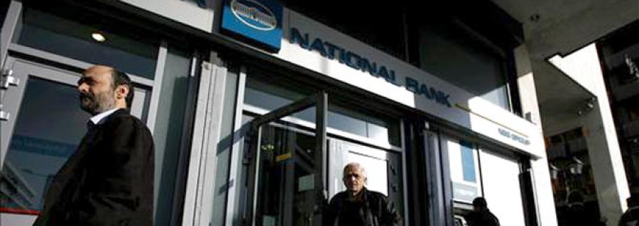 Los griegos sacan millones de euros del banco por la inestabilidad política