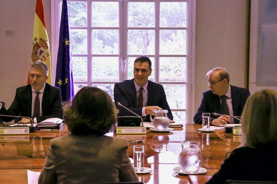 Sánchez preside el comité de seguimiento de la crisis en Cataluña