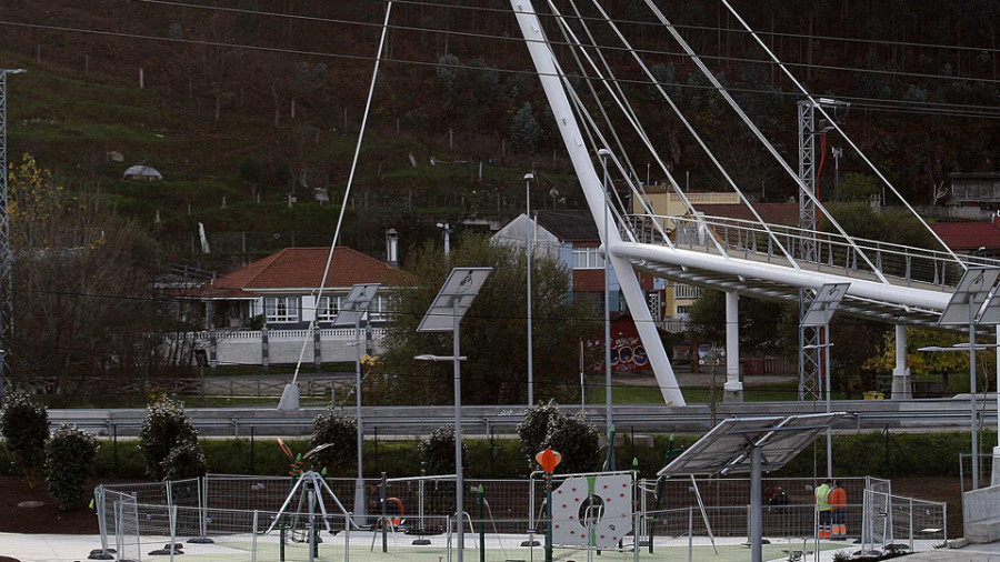 Las obras de acceso a Morás obligarán a cerrar al público un parque infantil en O Seixedo