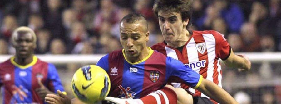 El club vigués consigue la cesión de Jon Aurtenetxe, lateral del Athletic