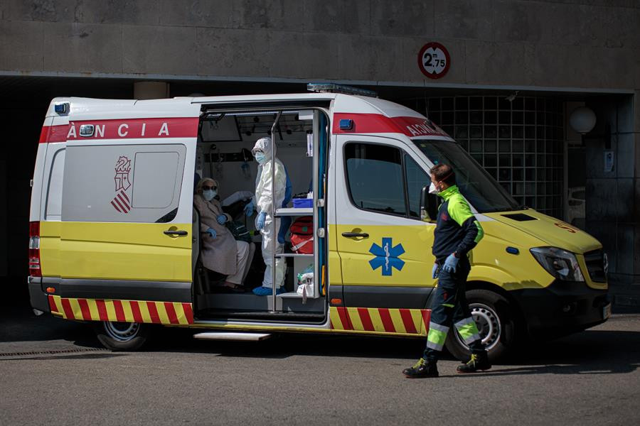 Suben a 424 los fallecidos con COVID tras registrarse otras 9 muertes en hospitales gallegos