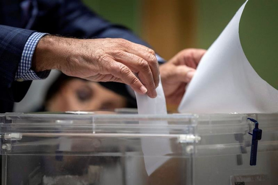 Galicia pierde 2.190 votantes con respecto a la cita del 5 de abril